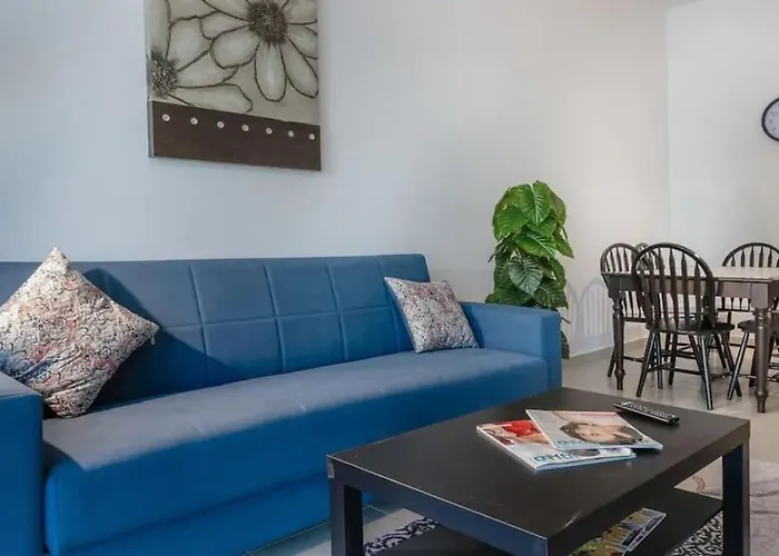 Huge 2 Bedroom Apartment Beach Front