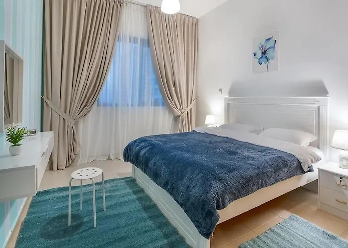 Huge 2 Bedroom Apartment Beach Front