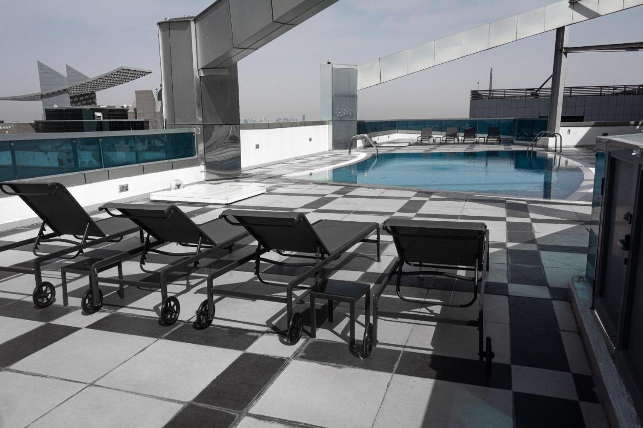 Huge 2 Bedroom Front Apartment